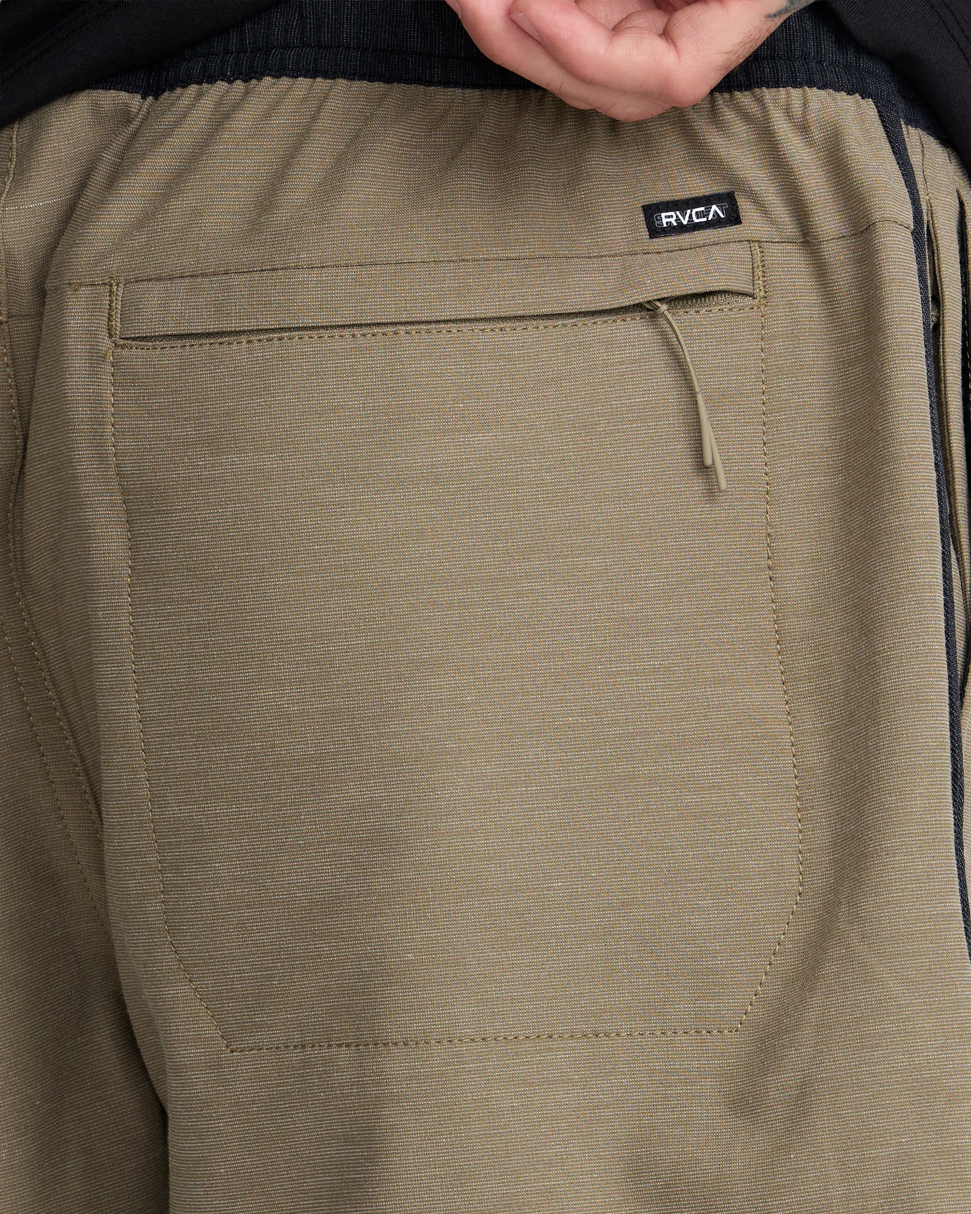 RVCA Yogger 17" Hybrid Short