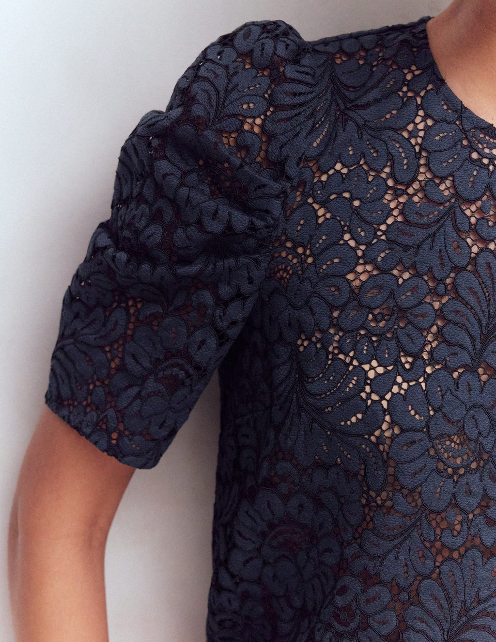 Pleat Sleeve Lace T-shirt-Navy