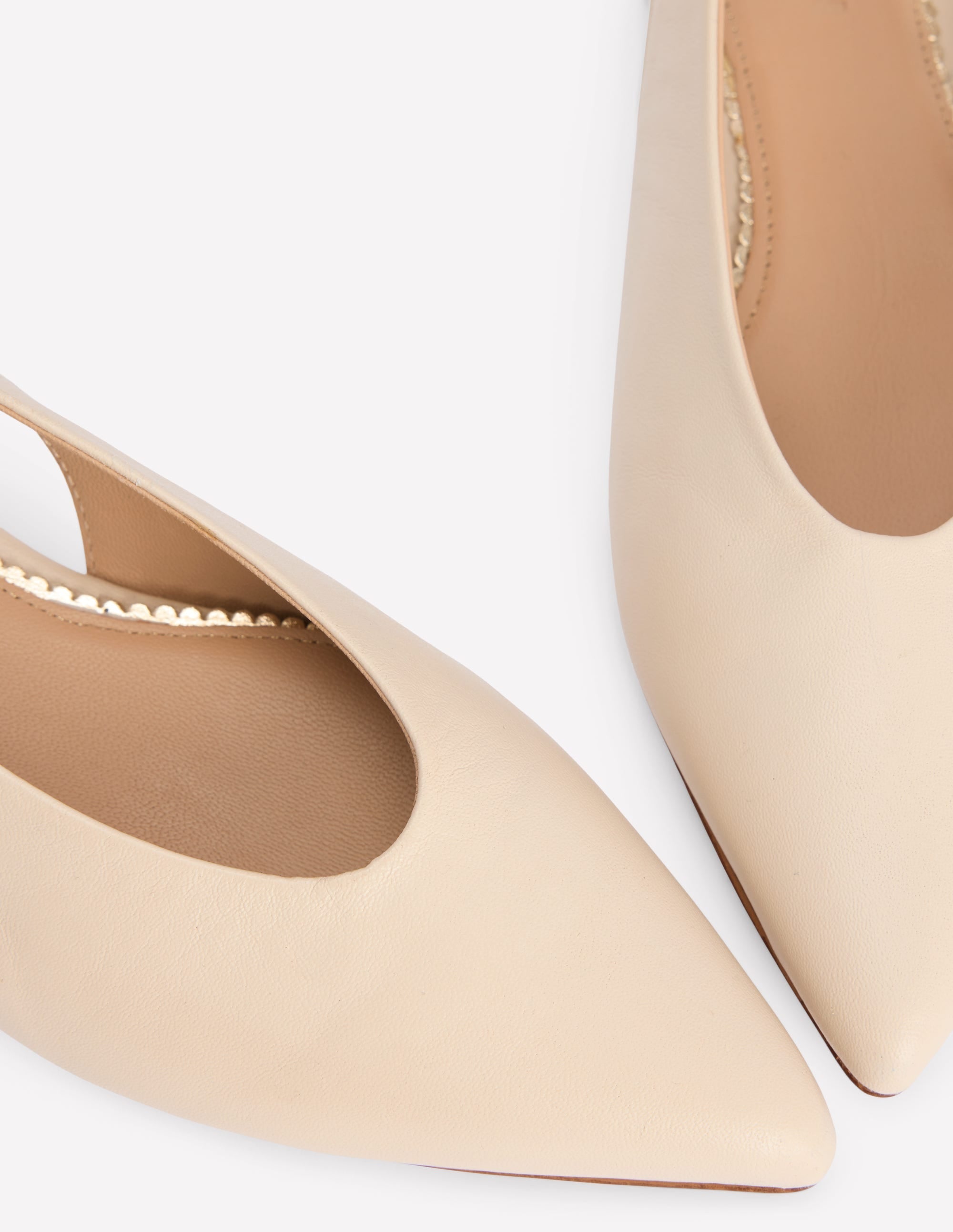 High Cut Flat Point-Ecru