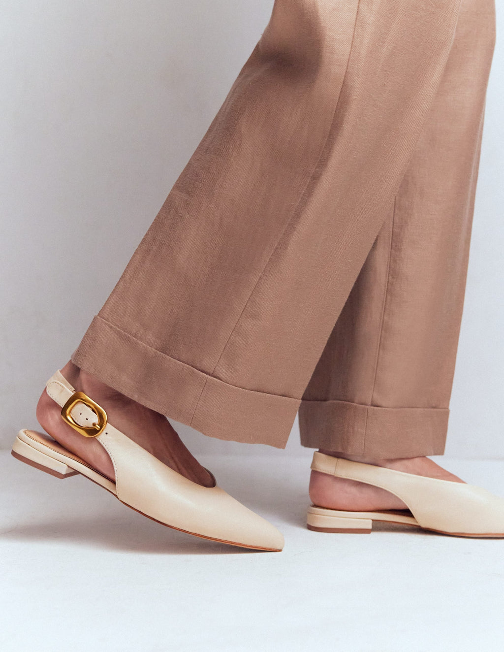 High Cut Flat Point-Ecru
