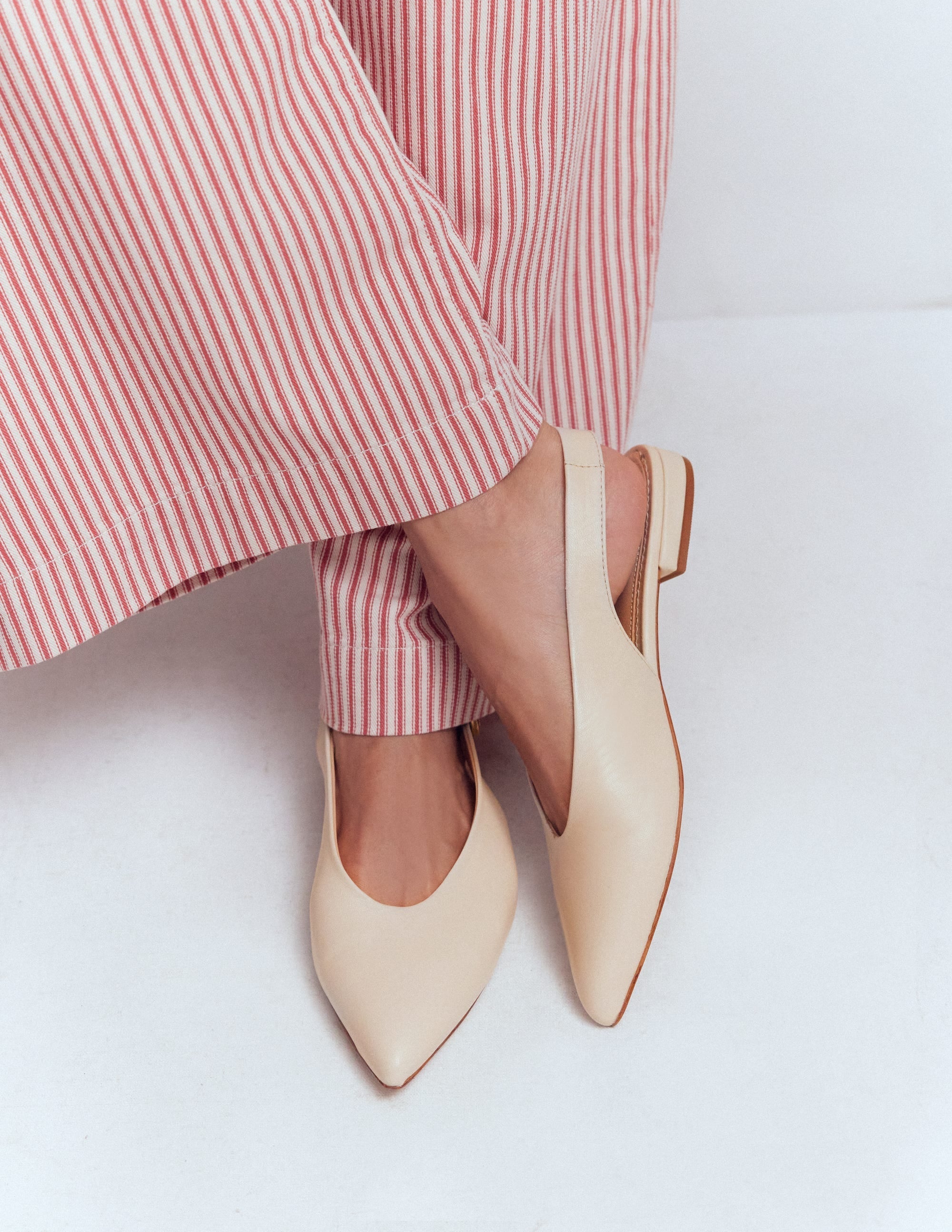 High Cut Flat Point-Ecru