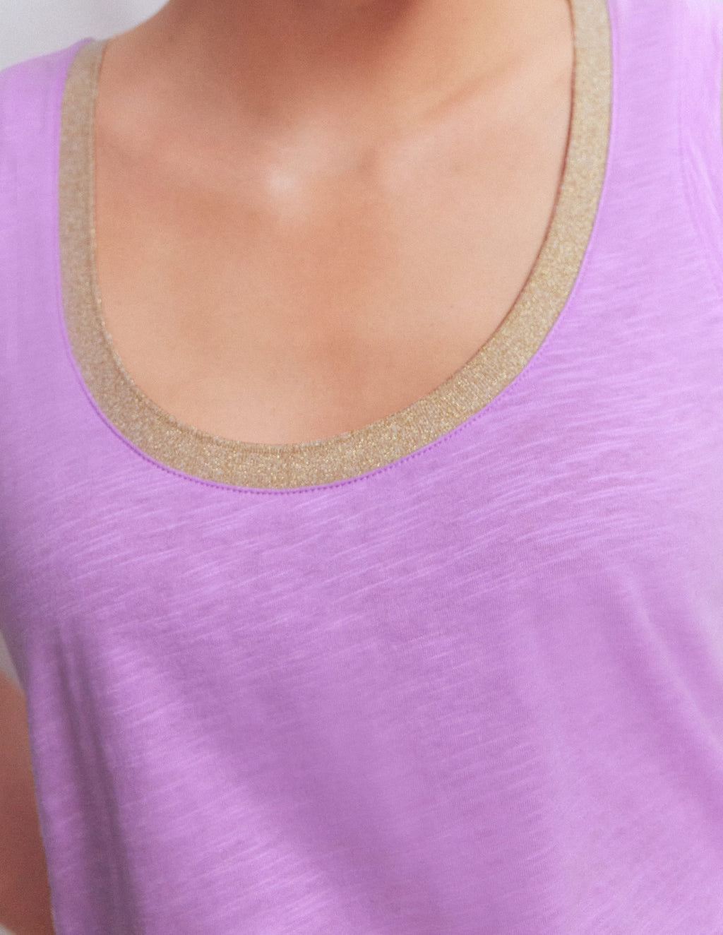 Metallic Trim Scoop Neck Vest-Heath Lilac