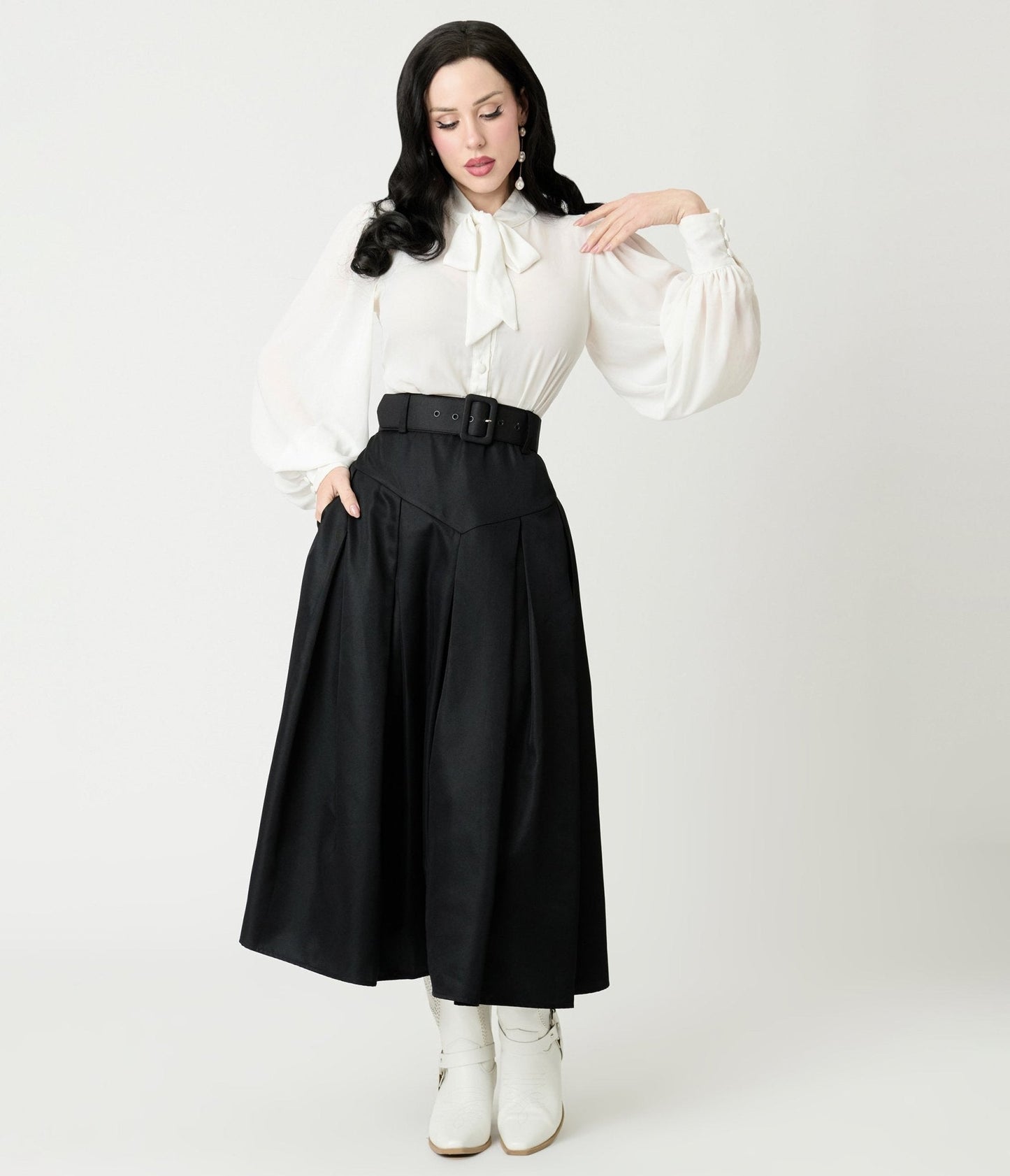 Unique Vintage Black Midi Skirt